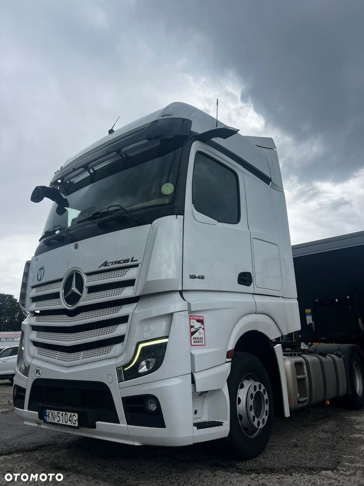 Mercedes-Benz ACTROS - 4