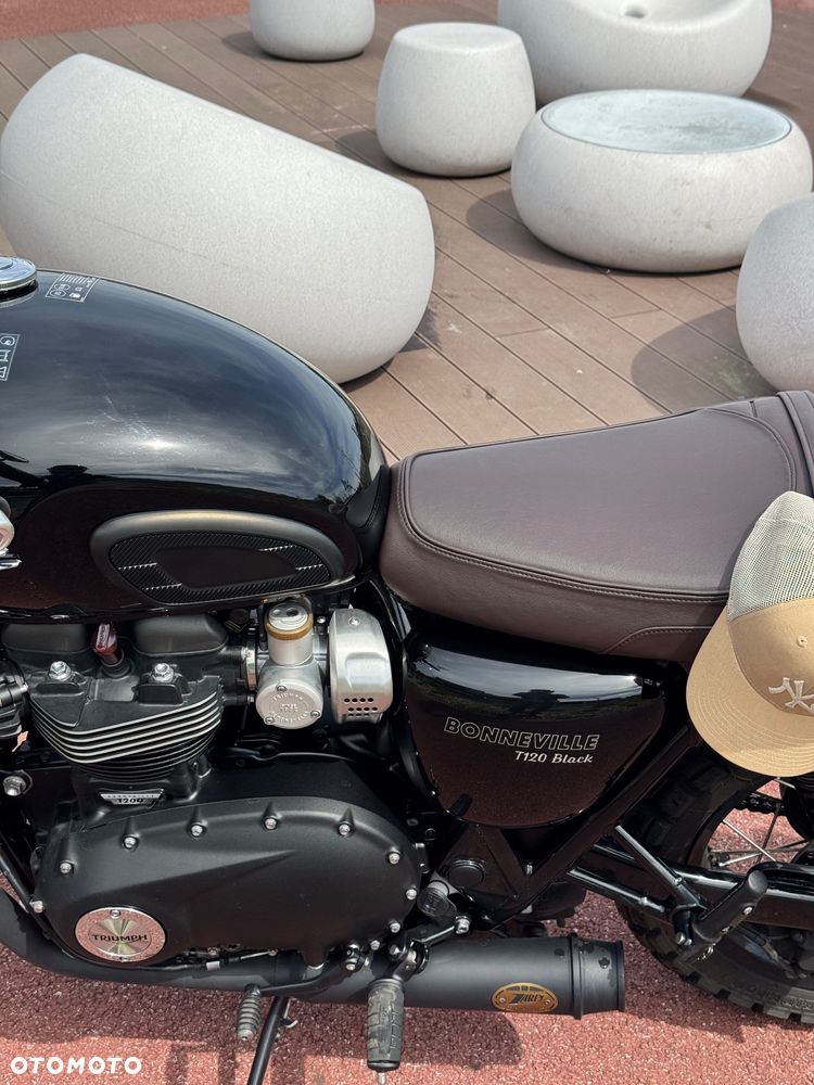 Triumph Bonneville - 11