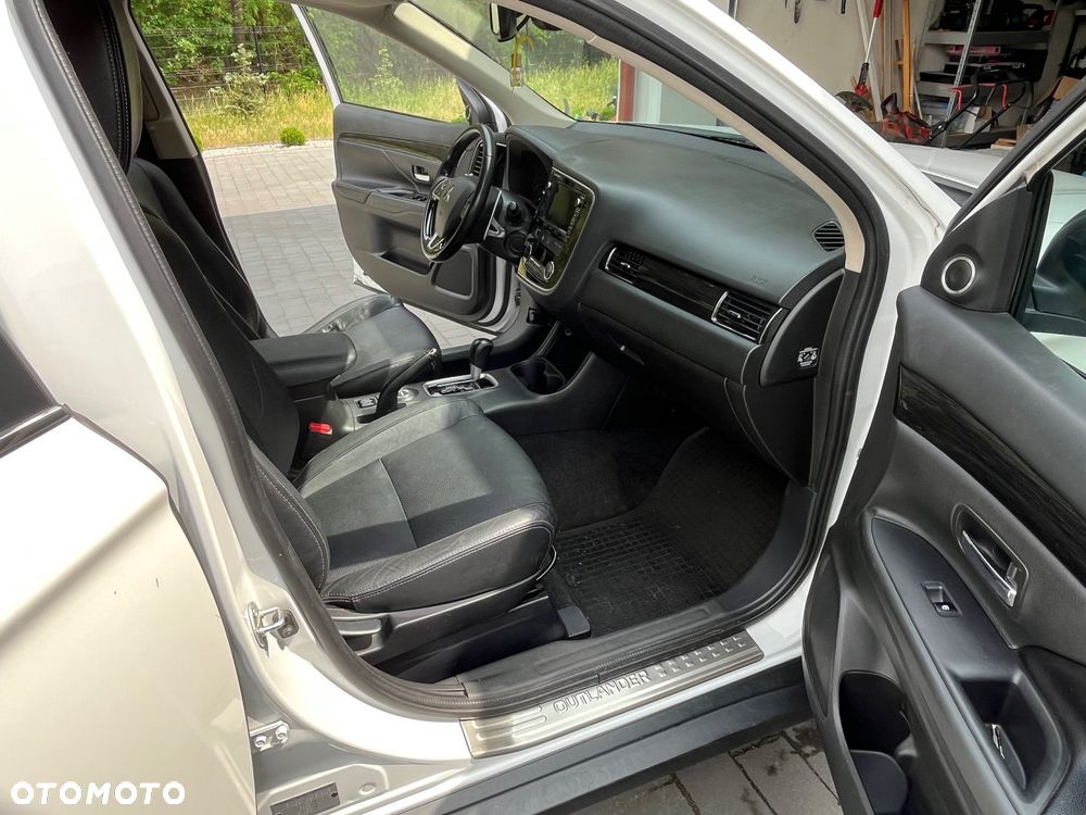 Mitsubishi Outlander 2.0 Instyle Navi 4WD CVT - 19