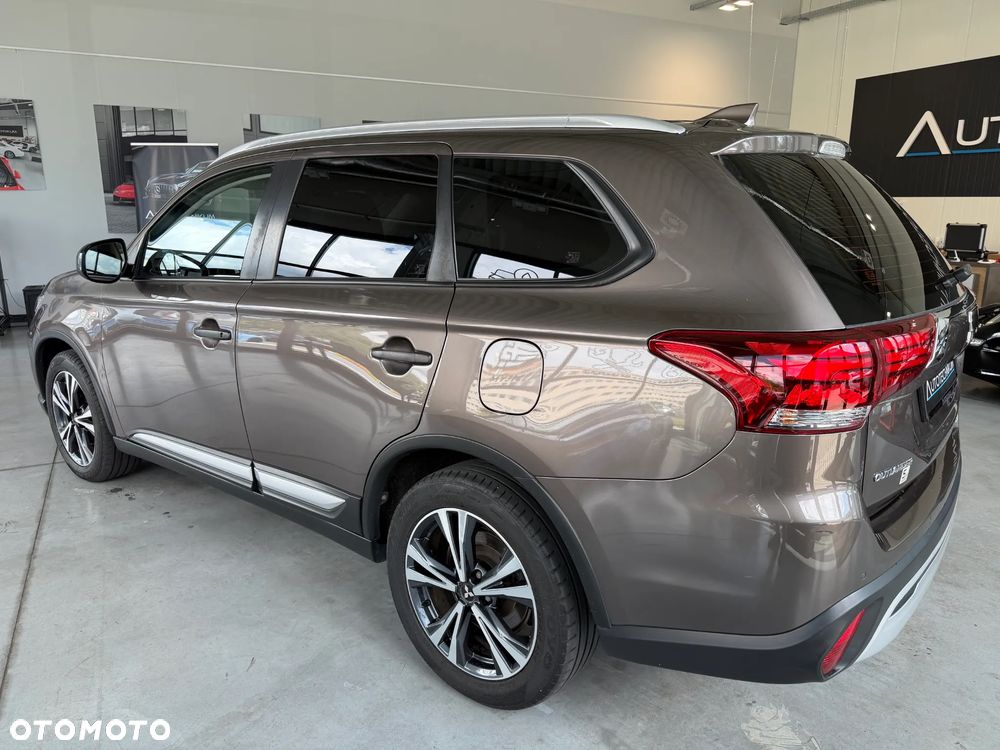 Mitsubishi Outlander 2.0 Invite + 2WD - 7