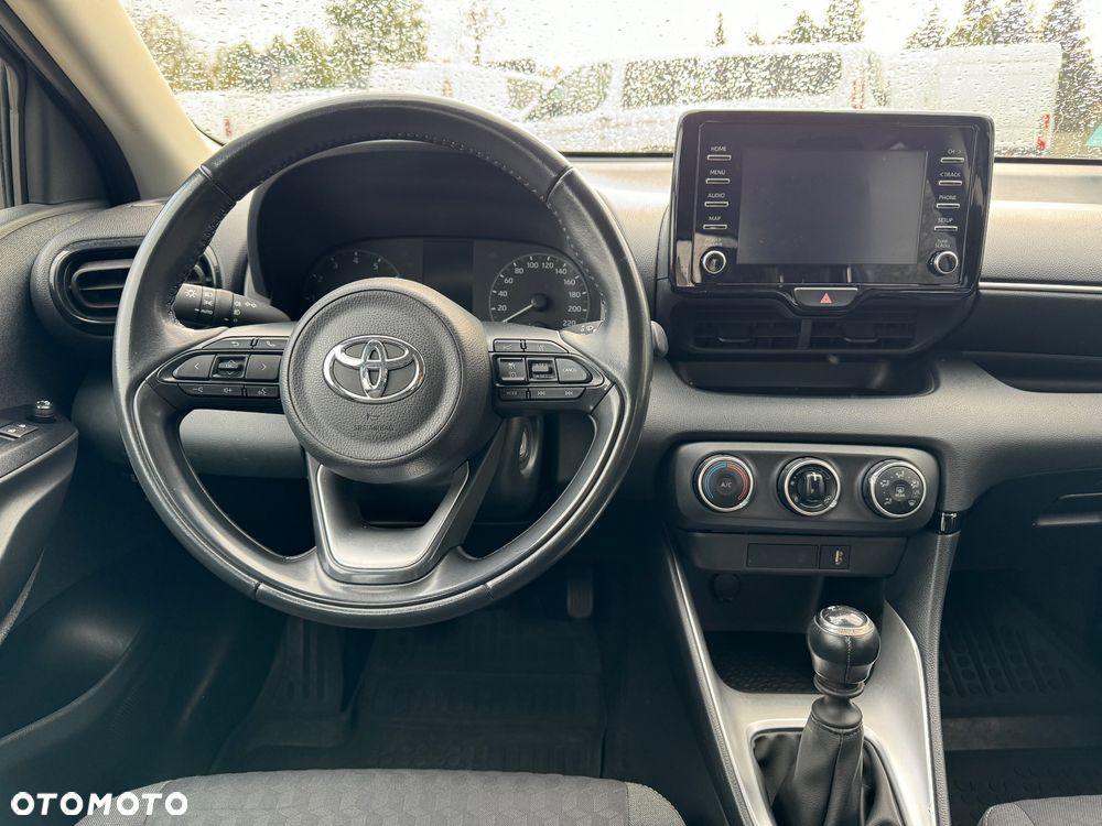 Toyota Yaris ver-1-5-comfort - 17