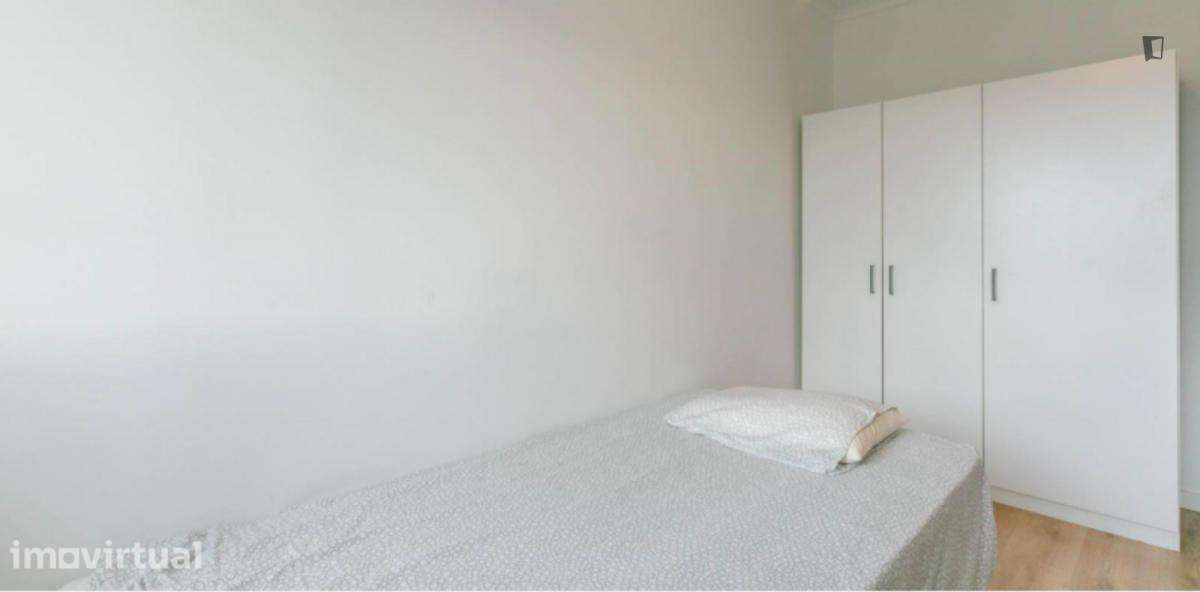 Quarto - localizado em Telheiras Lisbon - Grande imagem: 3/15
