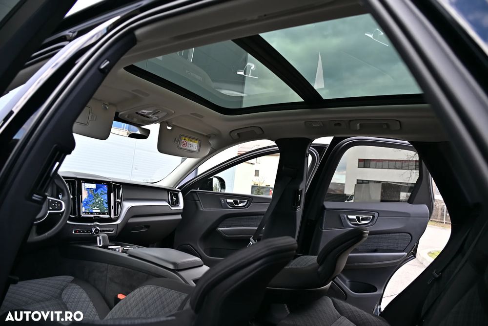 Volvo XC 60 B4 MHEV AT AWD Ultimate Dark - 22