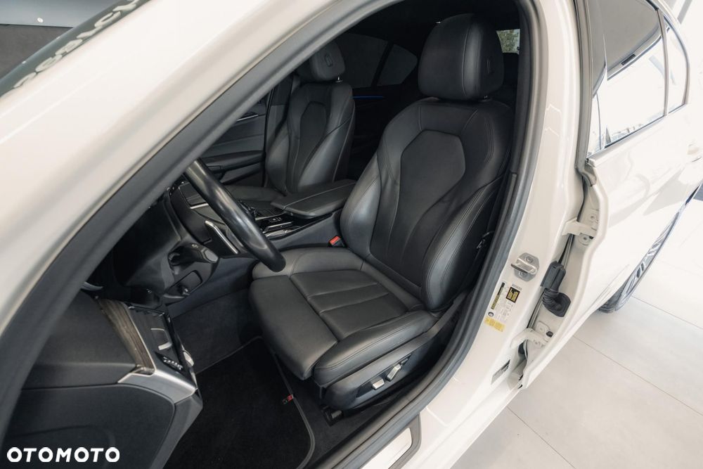 BMW Seria 5 530i Sport Line sport - 13