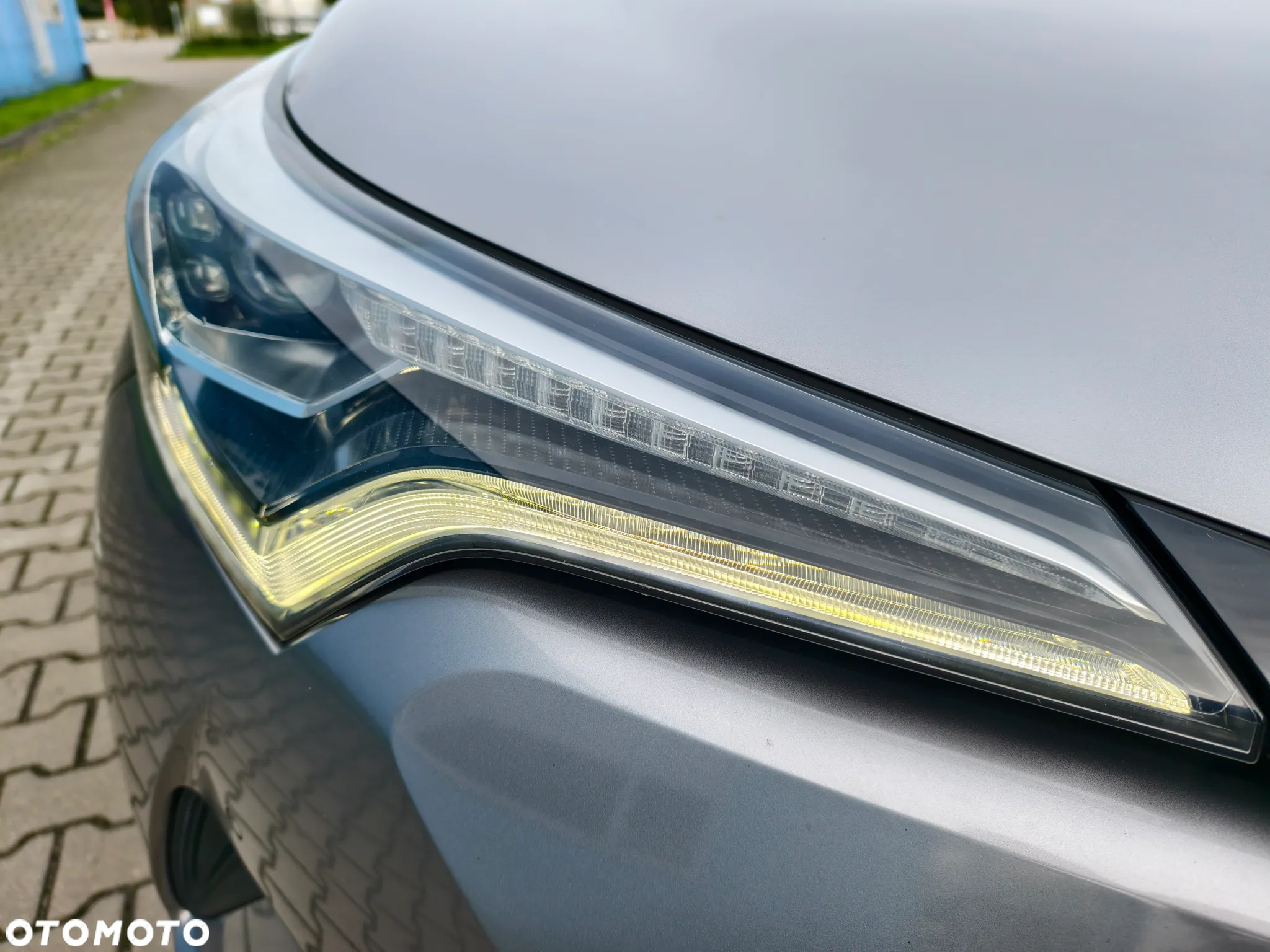Toyota C-HR Hybrid Lounge - 26