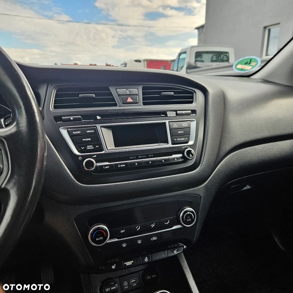 Hyundai i20 - 20