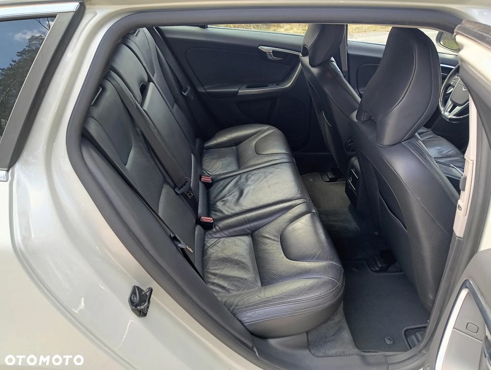 Volvo V60 D3 Summum - 27