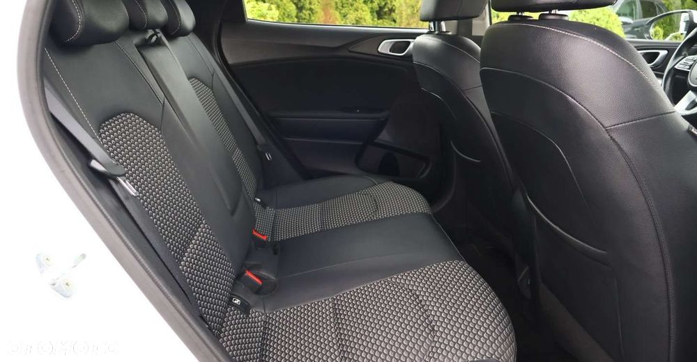 Kia XCeed - 15