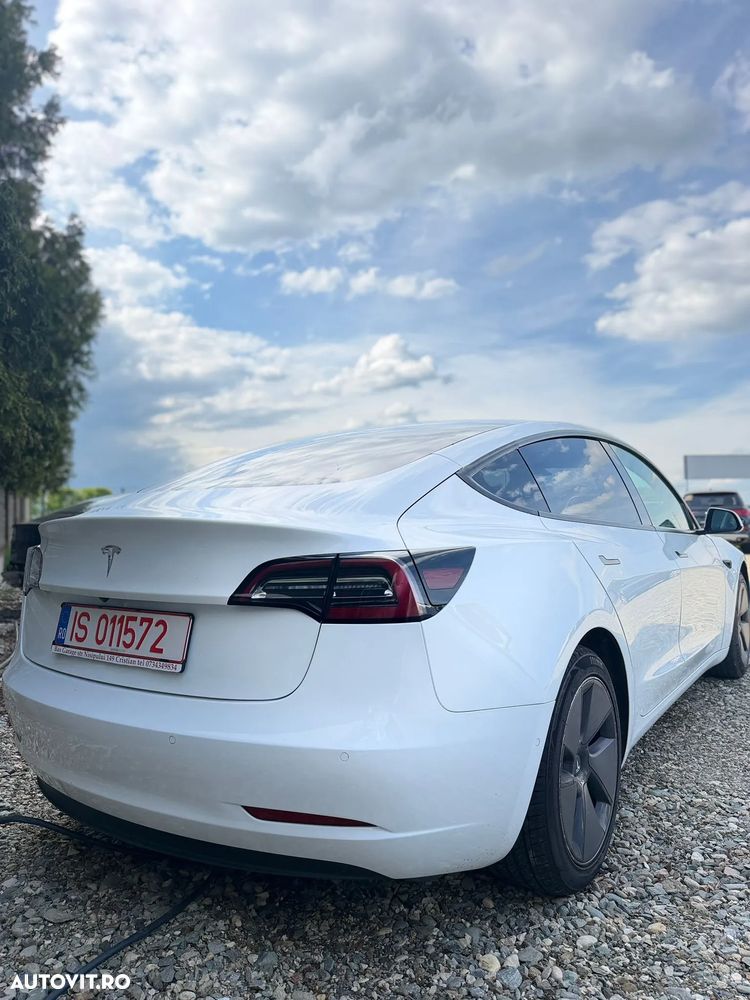 Tesla Model 3 - 4