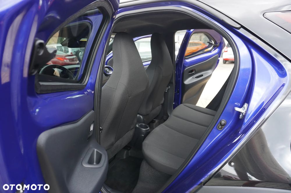 Toyota Aygo X x-shift x-play Team Deutschland - 24
