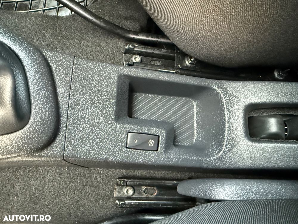 Dacia Logan 0.9 90CP Laureate - 15