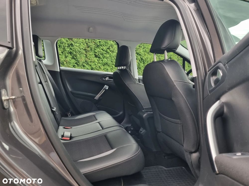 Peugeot 2008 1.2 Pure Tech Allure S&S - 6