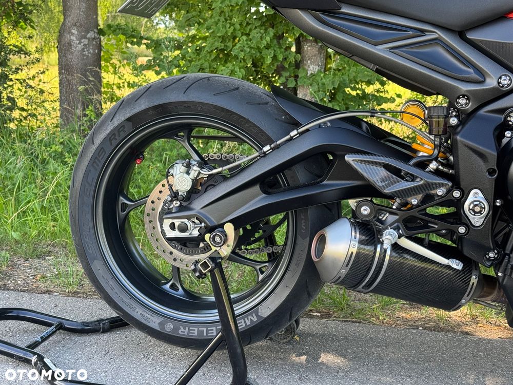 Triumph Street Triple - 10