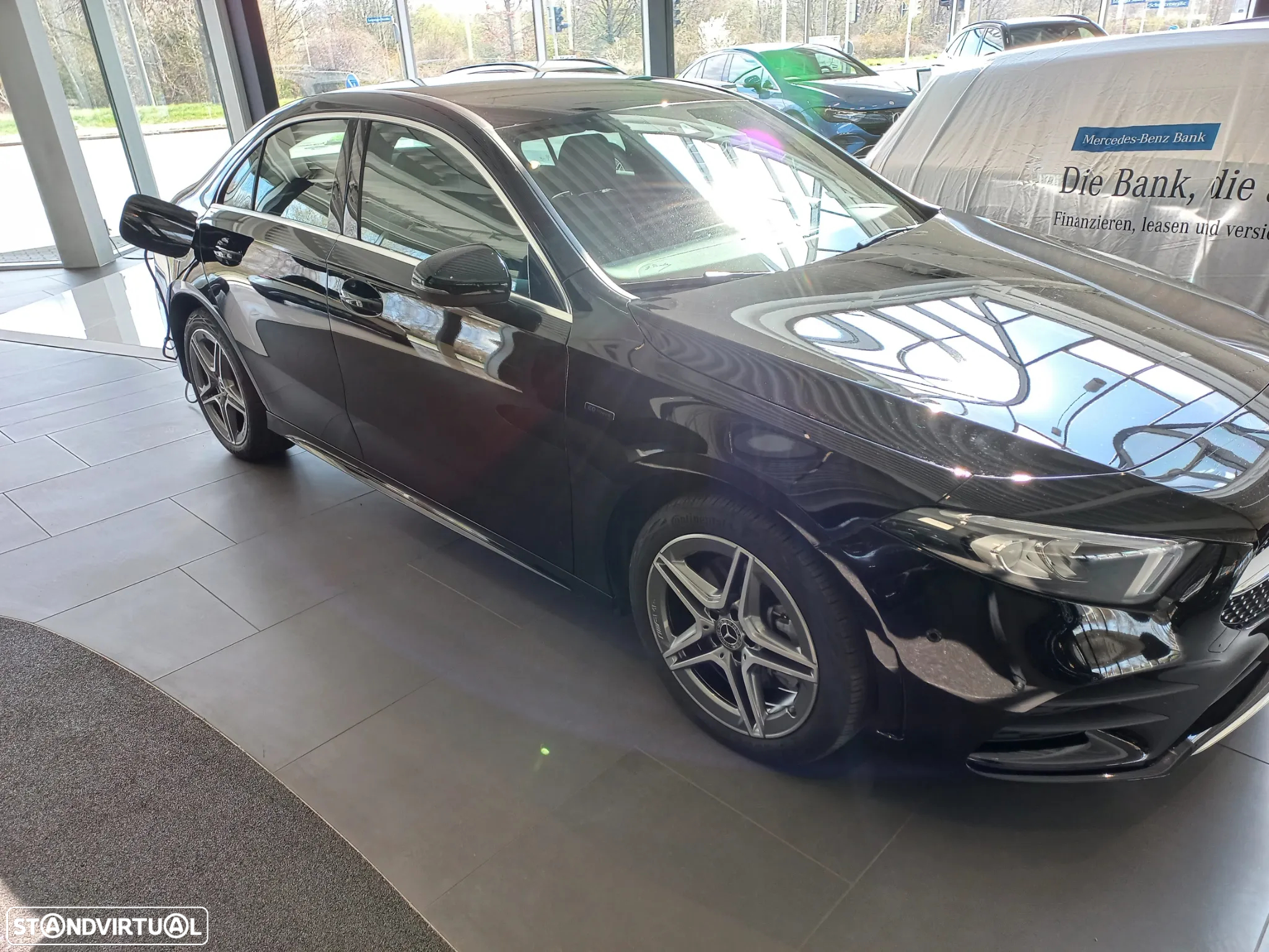Mercedes-Benz A 250 Limousine e AMG Line - 4