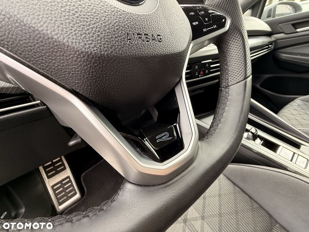 Volkswagen Golf 1.5 eTSI OPF DSG R-Line - 17