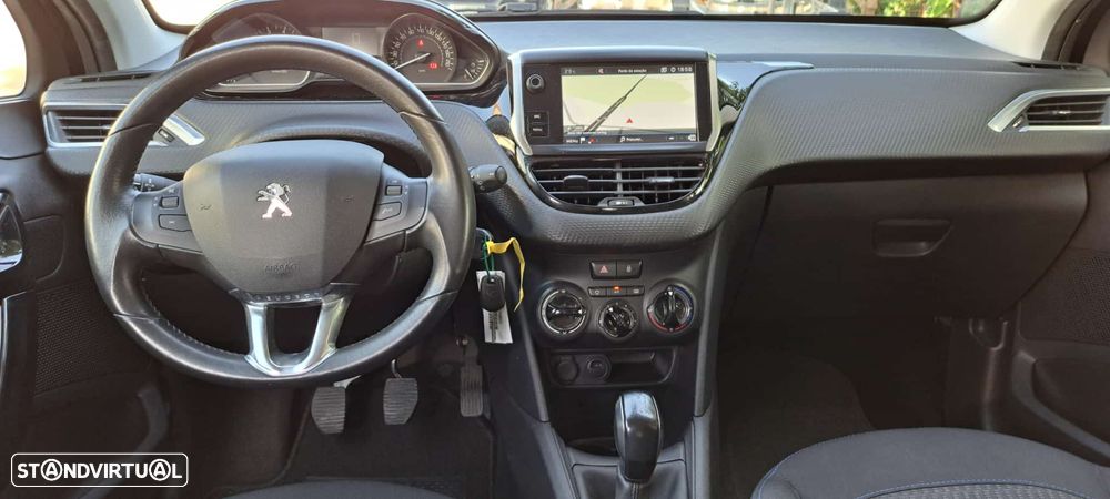 Peugeot 208 1.2 PureTech Signature - 12