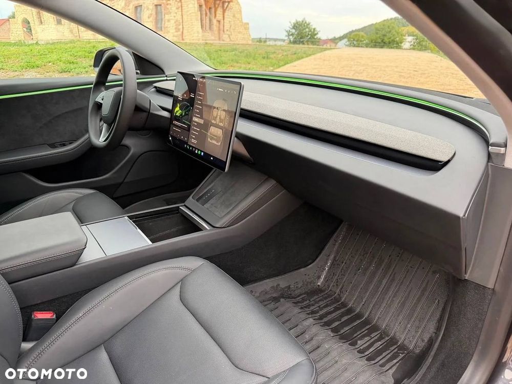 Tesla Model 3 - 11