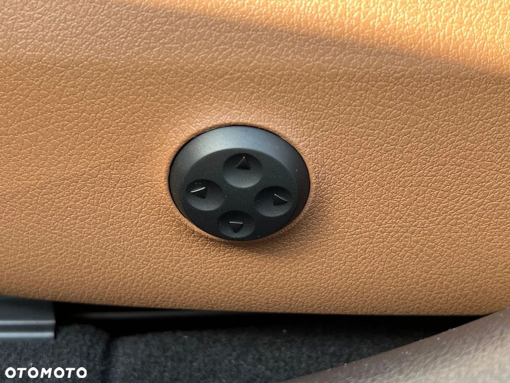 Mercedes-Benz Klasa E 220 d 4-Matic AMG - 32