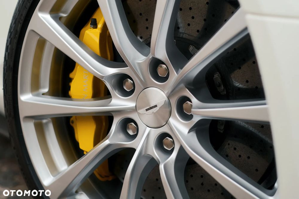 Aston Martin Vanquish - 17