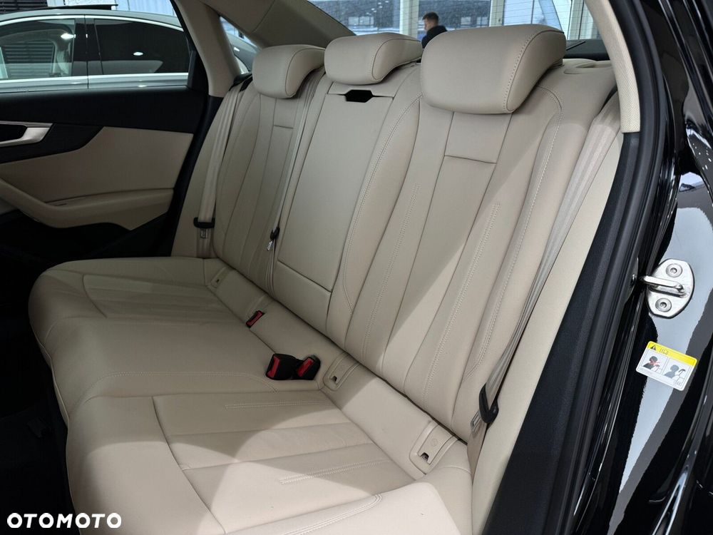 Audi A4 Limousine - 13