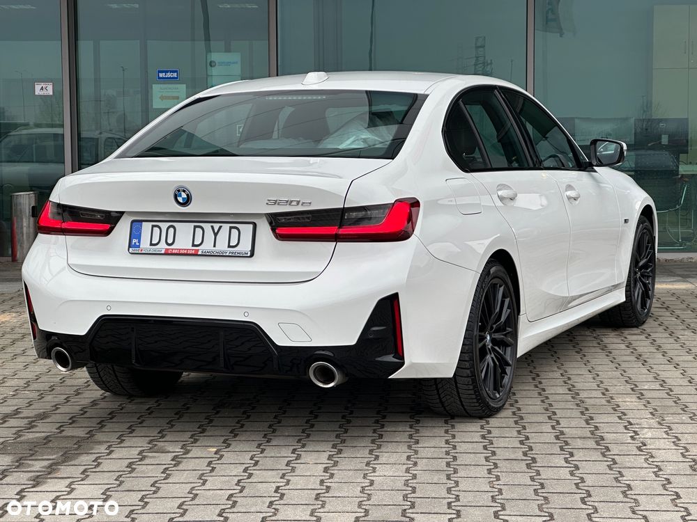 BMW Seria 3 320e M Sport - 8