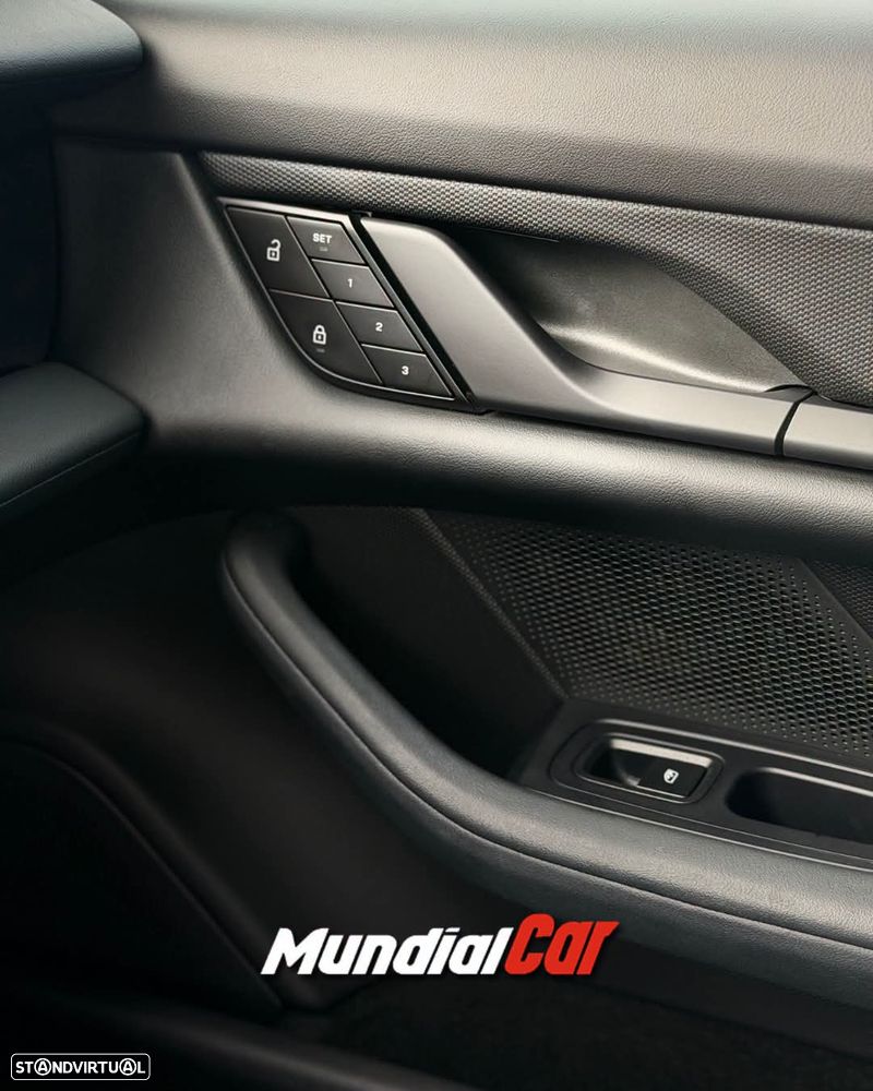 Porsche Taycan Cross Turismo - 35