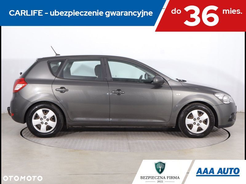 Kia Ceed - 8