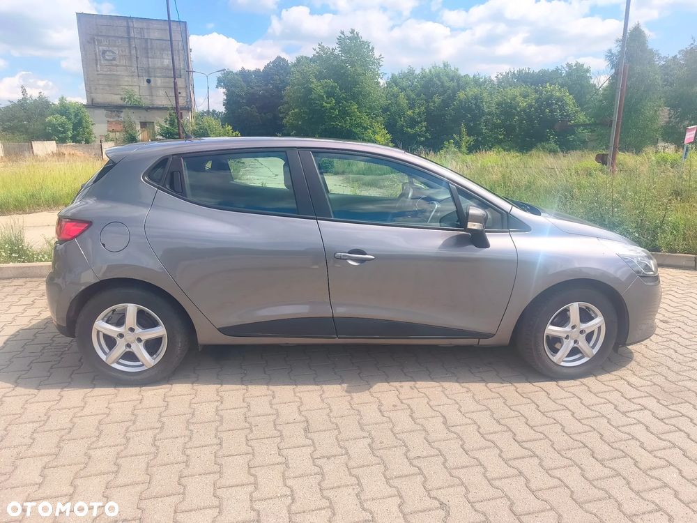 Renault Clio 1.2 16V 75 Life - 15