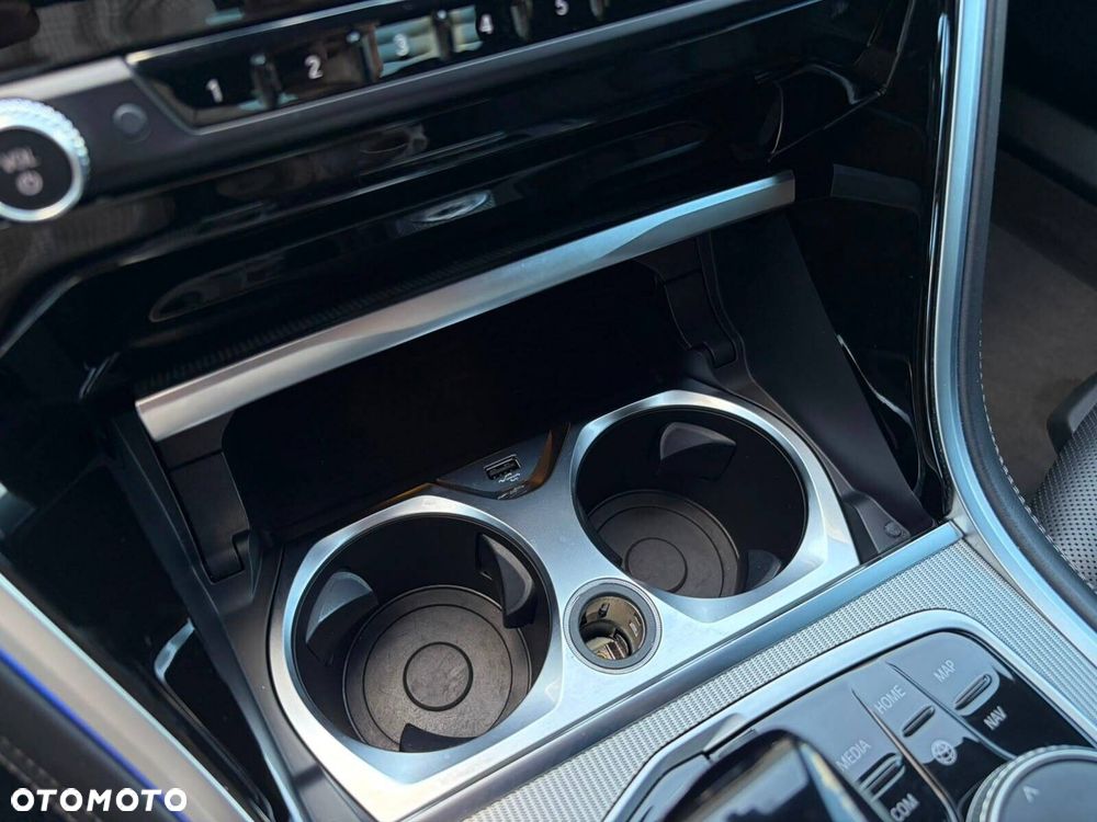 BMW Seria 8 M850i xDrive - 25