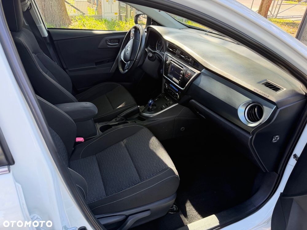 Toyota Auris Hybrid 135 Premium - 16