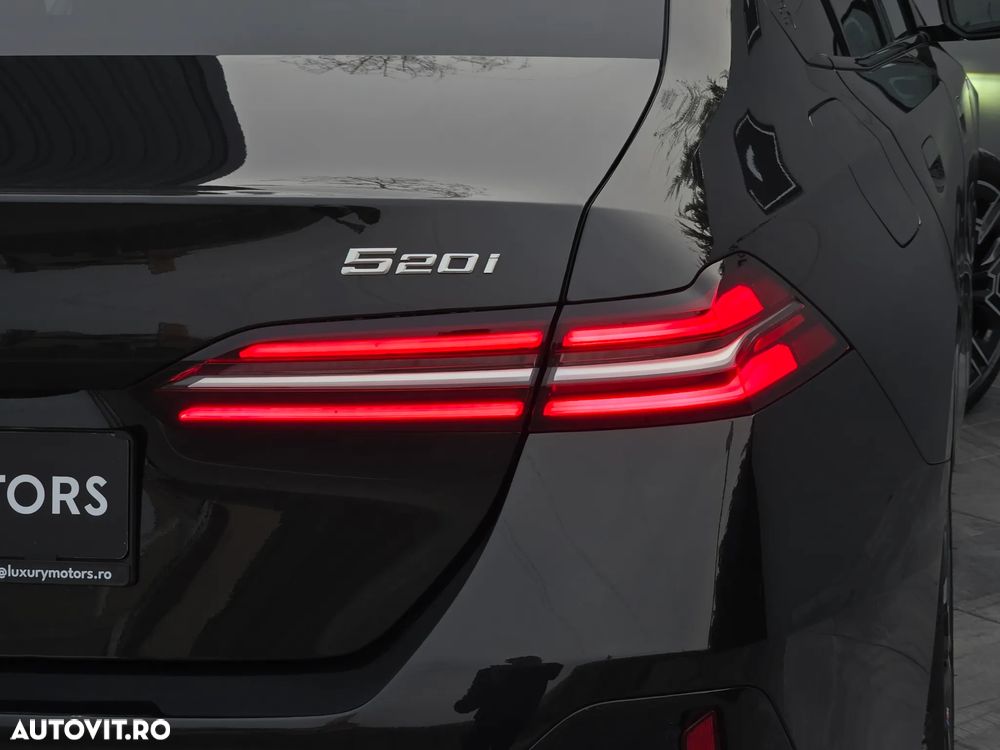 BMW Seria 5 520i Aut. M Sport Edition - 33