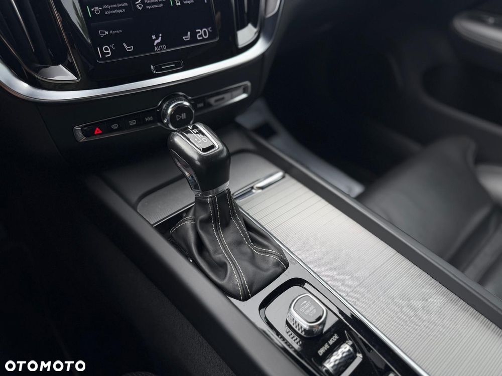 Volvo V60 D4 AWD Geartronic R-Design - 25