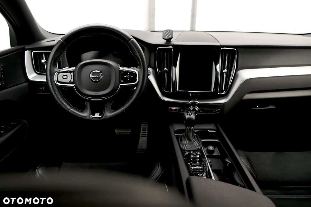 Volvo XC 60 T6 AWD Geartronic RDesign - 26