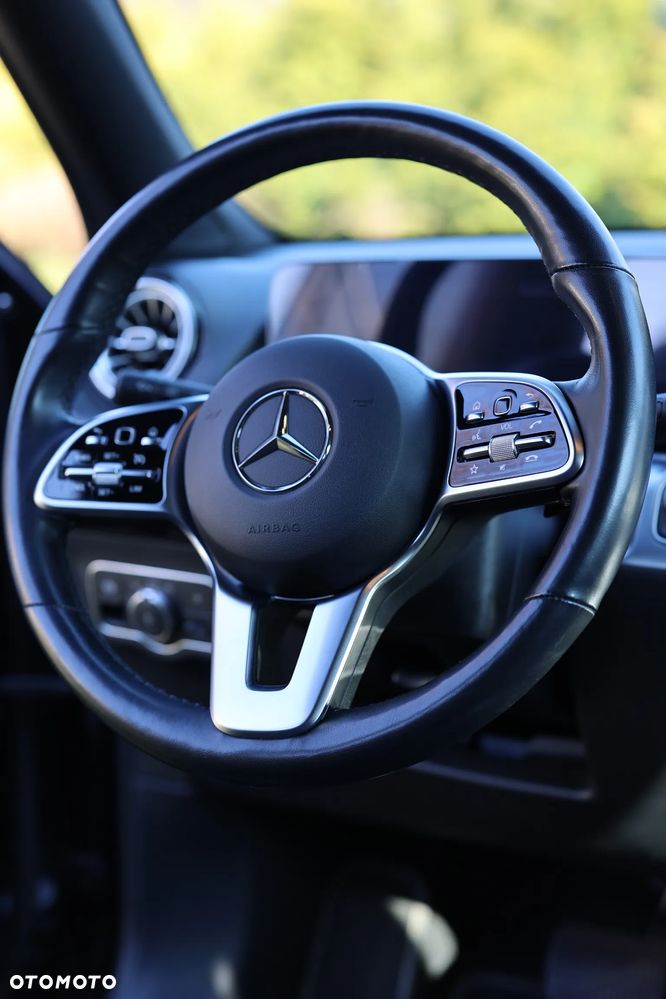 Mercedes-Benz GLB - 11