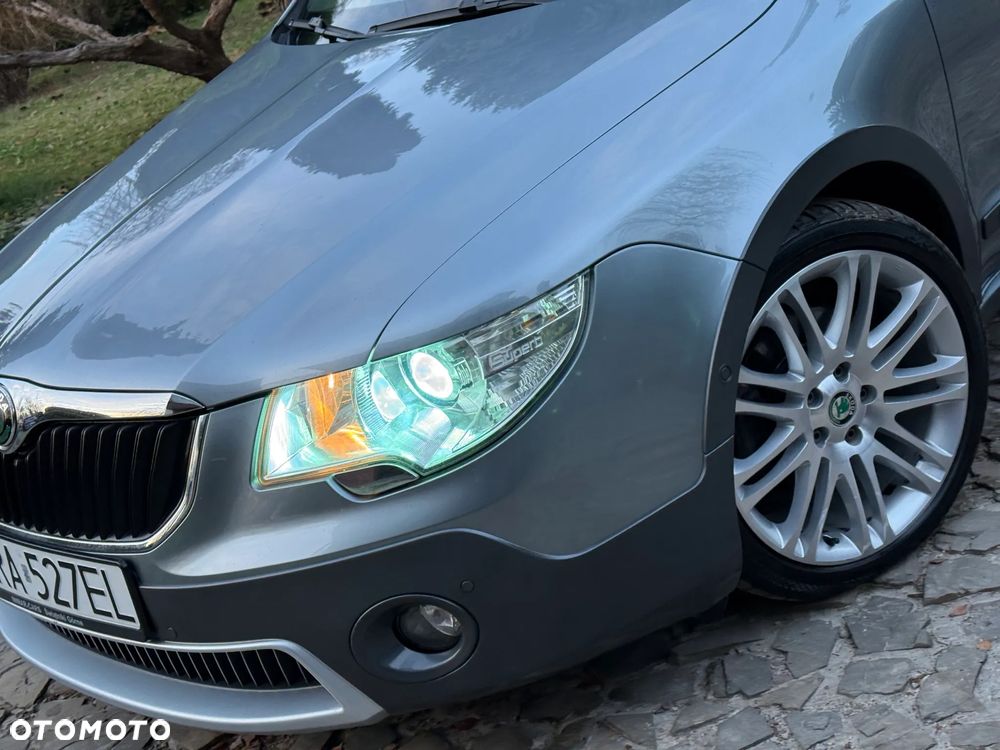 Skoda Superb 2.0 TDI 4x4 DSG Exclusive - 37