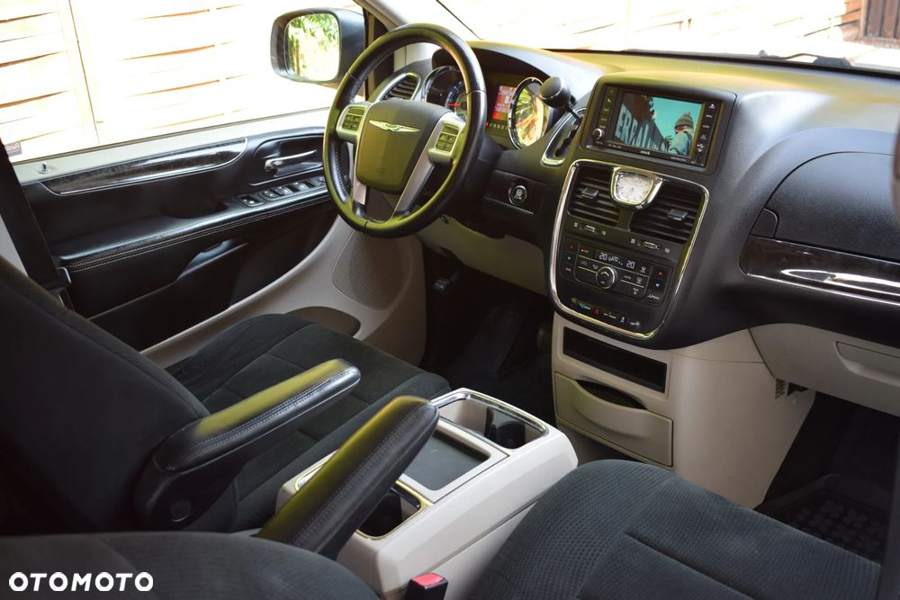 Chrysler Town & Country 3.6 Limited - 7