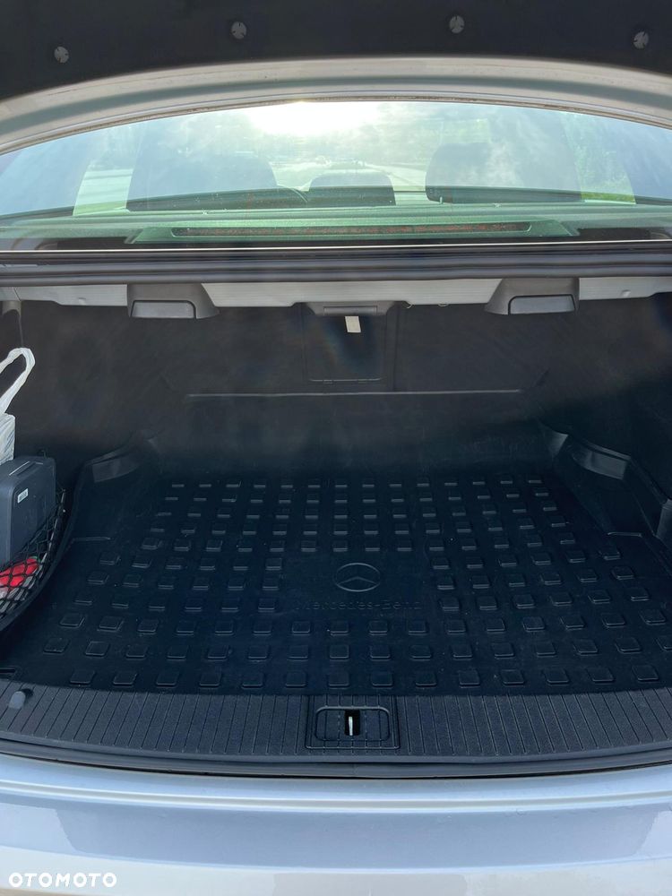 Mercedes-Benz Klasa E 300 CDI DPF BlueEFFICIENCY 7G-TRONIC Avantgarde - 15