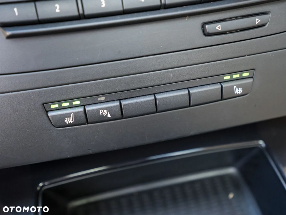 BMW Seria 3 325i Edition Exclusive - 34