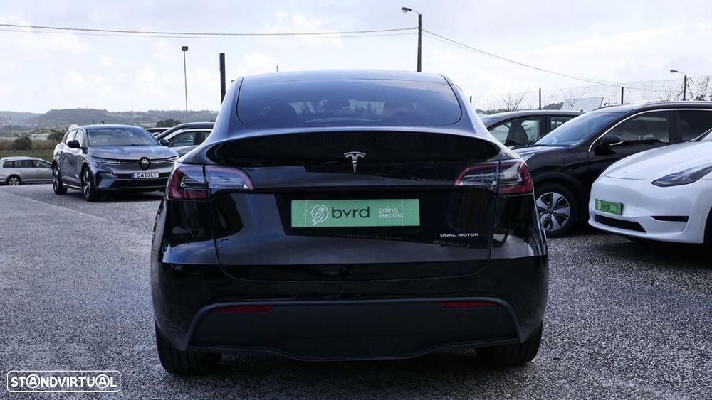 Tesla Model Y Long Range Dual Motor AWD - 11