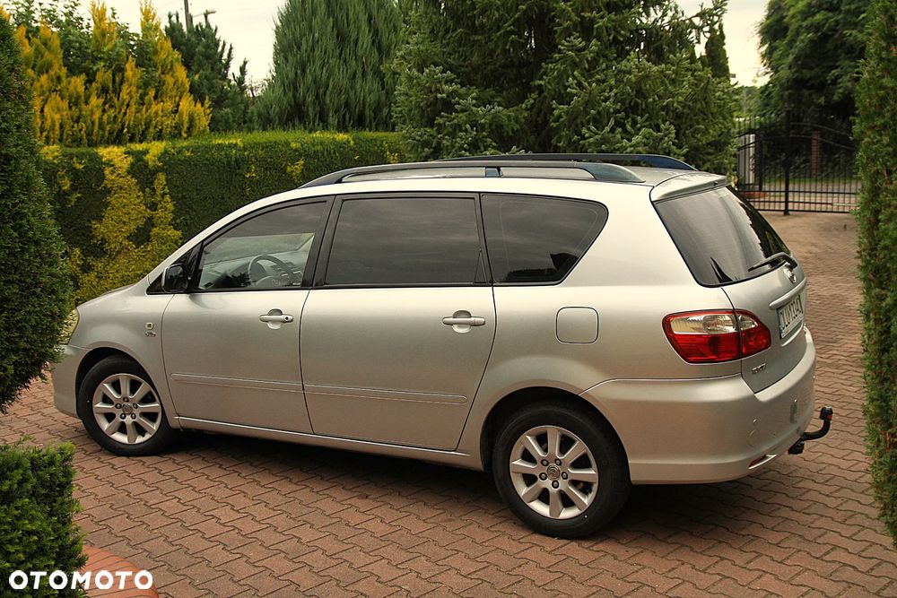 Toyota Avensis Verso D-4D Sol - 8
