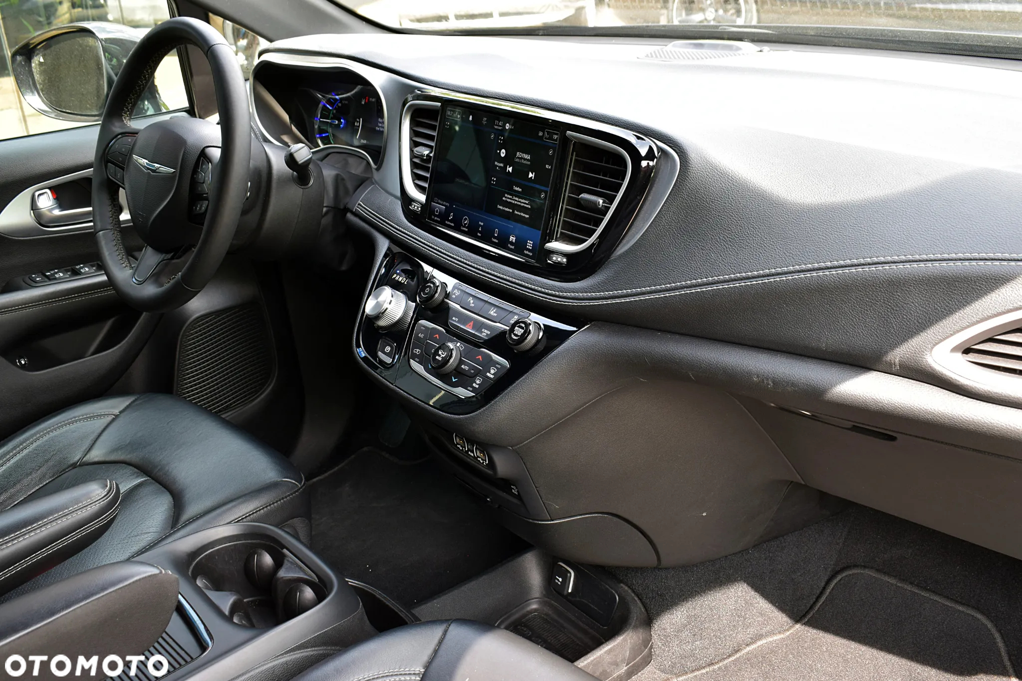 Chrysler Pacifica - 10