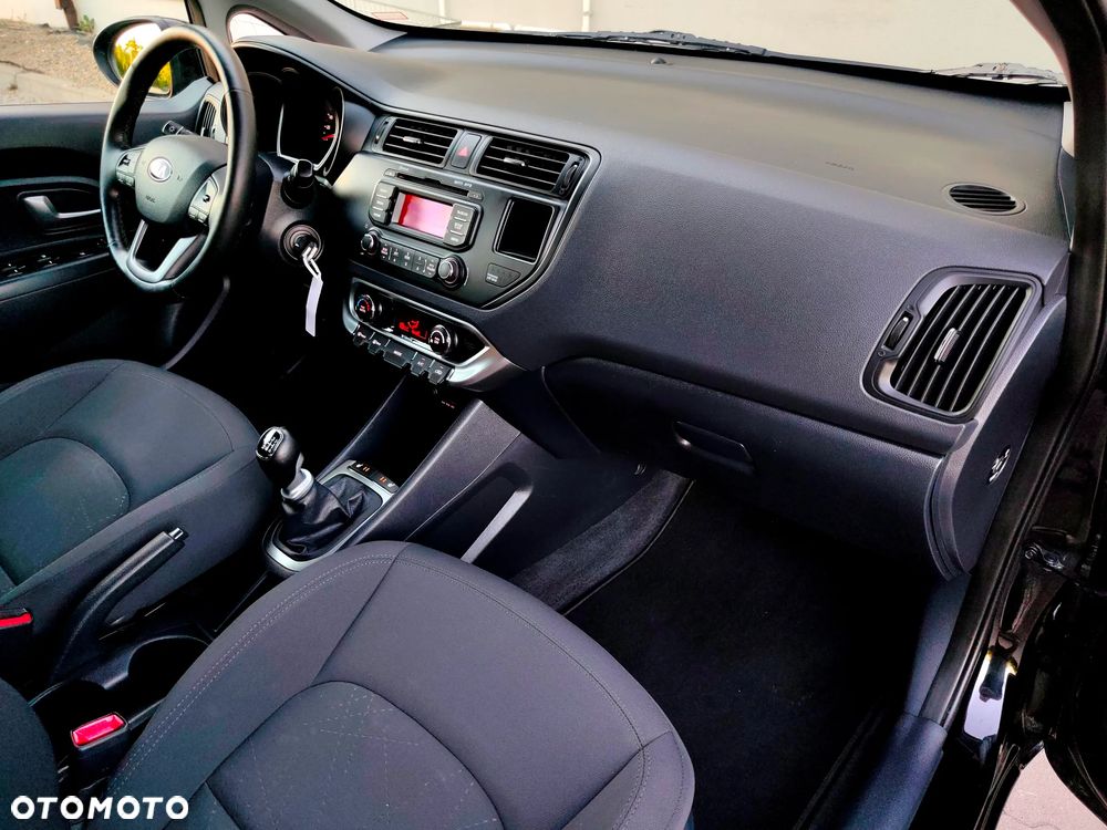 Kia Rio 1.4 Fifa World Cup Edition - 27