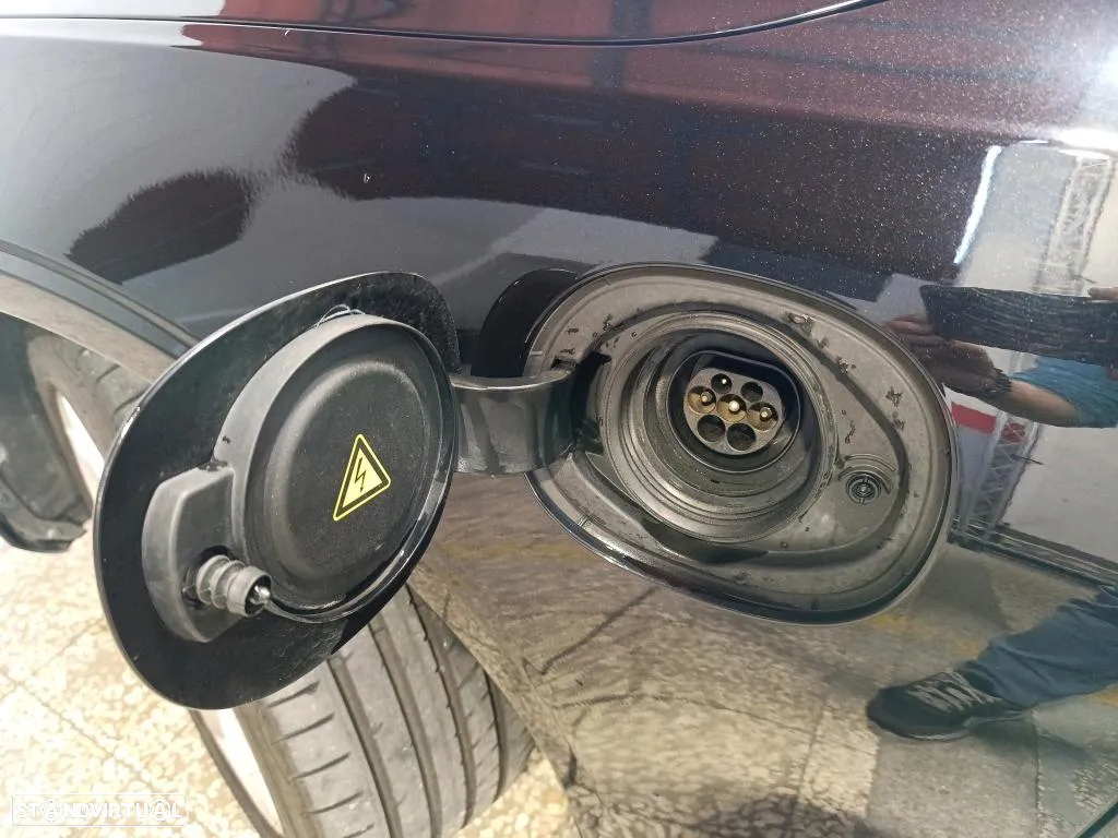 Volvo V90 2.0 T8 Momentum AWD Geartronic - 9