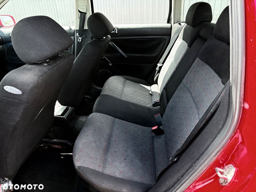 Volkswagen Passat - 13
