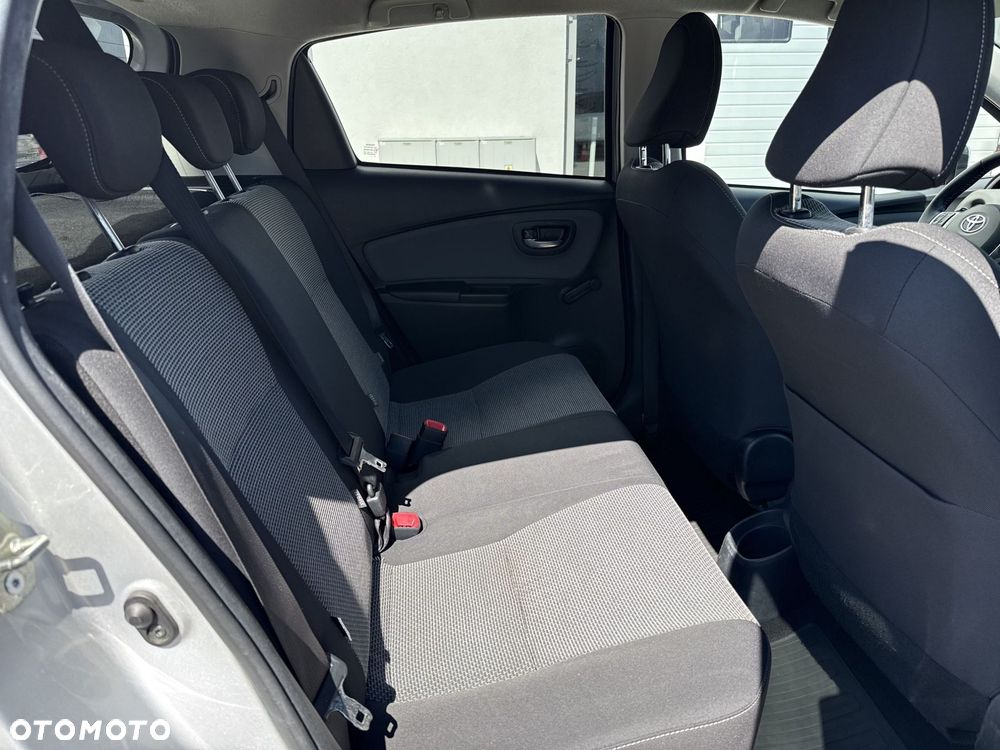 Toyota Yaris Hybrid 100 Premium - 8