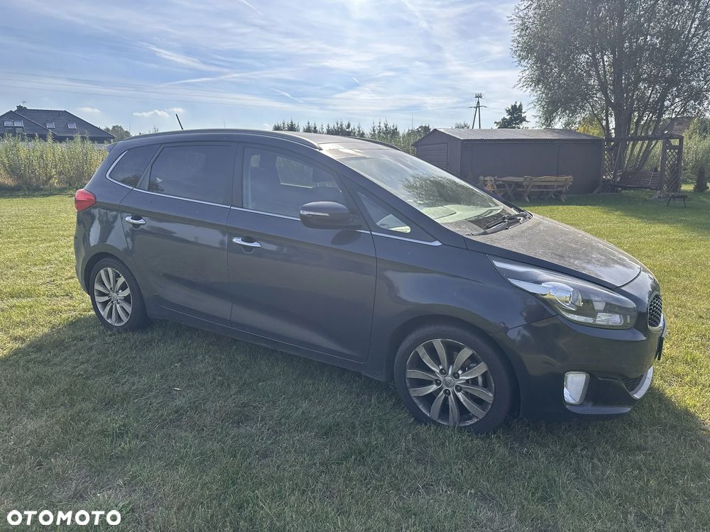 Kia Carens - 2