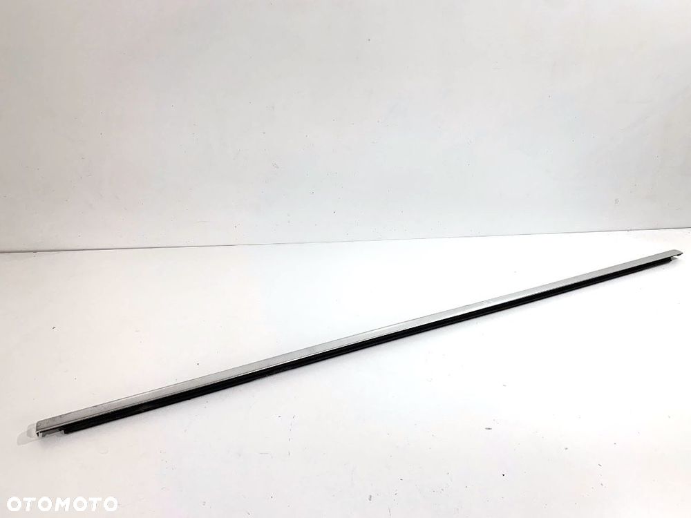 LISTWA ZGARNIAJĄCA TYŁ PRAWY  OPEL ZAFIRA TOURER C (P12) 2011 - 2022 1.6 CDTI (75) 100 kW [136 KM] - 2