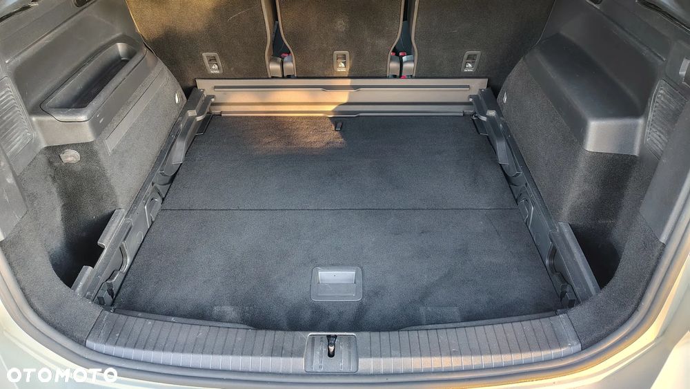 Volkswagen Touran - 16