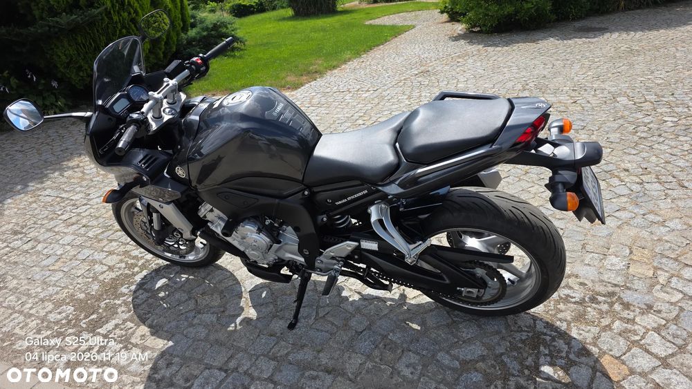 Yamaha FZR - 2