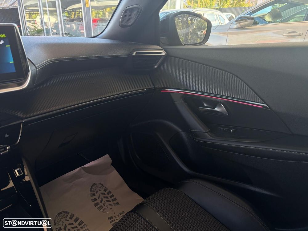 Peugeot e-2008 50 kWh GT - 26